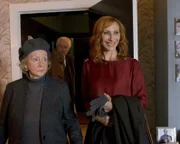 Gundula (Andrea Sawatzki, r.) bekommt zu Weihnachten Besuch von der ganzen Familie. Mutter Ilse (Christine Schorn, l.) macht sich Sorgen um ihren dementen Mann Edgar (Günther Maria Halmer, M.).