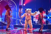 Der Teddy bei seinem Bühnenauftritt mit „Englishman In New York“ (Sting).