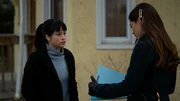 L-R: Luna Spence (Star Slade) und Joanna Hanley (Kristin Kreuk)