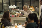 In der Mitte: Taylor (Meg Donnelly)