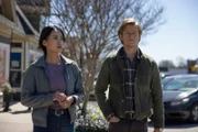 Desi Nguyen (Levy Tran), Angus "Mac" MacGyver (Lucas Till)