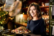 Nigellas Lieblingsrezepte - Weihnachts-Special
Die britische Fernsehköchin Nigella Lawson kocht und backt ihre Lieblingsrezepte.
SRF/fremantle