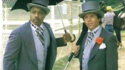 Magnum hat Rick (Larry Manetti, re.) und T.C. (Roger E. Mosley) zum Pferderennen eingeladen.