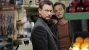 Detective Mac Taylor (Gary Sinise, l.) und Detective Danny Messer (Carmine Giovinazzo) verdächtigen einen Taschendieb des Mordes an einem Geschäftsmann. Doch Mord ist eindeutig nicht dessen Kaliber.