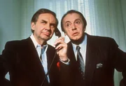SWR Fernsehen EDDI ARENT - HERR DER SKETCHE, am Samstag (01.05.10) um 01:05 Uhr. Eddi Arent und Harald Juhnke bei einem ihrer Sketche zu "Harald und Eddi".