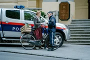 Manipuliert der Polizist Franz Robanegg (Cornelius Obonya) die Ermittlungen, um seine Ehefrau Feli (Christiane von Poelnitz) zu schützen, deren Familie ein dunkles Geheimnis hütet?