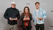Marianne Rosenberg (Mi.) wurde bei der Gala "Durchstarter des Jahres" von SWR4 Baden-Württemberg mit der begehrten "Gläsernen Vier" für das "Comeback des Jahres" geehrt. Ihr Titel "Im Namen der Liebe" schnellte auf Nummer 1 der Charts und reiht sich somit ein in die Erfolge ihrer 50jährigen Bühnenkarriere. DJ Ötzi (li.) erhielt die "Gläserne Vier" als "Star des Jahres". Julian Reim (re.) wurde als "Newcomer des Jahres" ausgezeichnet. In der Phoenixhalle in Stuttgart begeisterten die Stars mit neuen Songs und bekannten Hits und bescherten dem Publikum unvergessliche Gänsehautmomente.