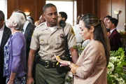 Luke Watkins (J. Alex Brinson, l.); Emily Lopez (Jessica Camacho, r.)