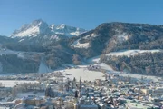 Der Sonntagsgottesdienst wird heute aus der Pfarrkirche Sankt Maximilian in Bischofshofen in Österreich ausgestrahlt.