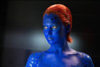 Ihr Blut wird in der Zukunft dafür verwendet, Mutanten auszulöschen: Mystique (Jennifer Lawrence) ...