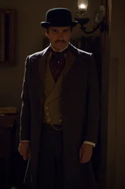 Inspector Edward Scanlon (Alastair Mackenzie)