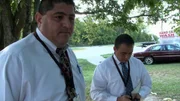 Eine junge Frau wird vermisst, ihr Auto wird verlassen aufgefunden. Deputy Mario Quintanilla (l.) übernimmt den Fall.