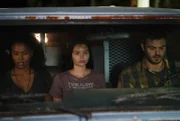 (v.l.n.r.) Maddie Bishop (Fola Evans-Akingbola); Ryn (Eline Powell); Ben (Alex Roe)