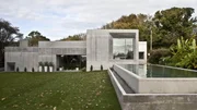 Der Bungalow mit Pool von Adrian und Megan Corrigall in Lewes.