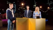 Kandidat Rob mit den Moderatoren Joel Dommett und Emily Atack