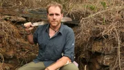 Josh Gates bahnt sich mithilfe einer Machete einen Weg zu verborgenen Ruinen im peruanischen Dschungel. Liefern sie womöglich Hinweise auf den Standort der goldenen Stadt Eldorado?