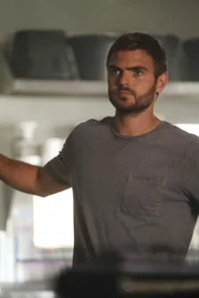 Ben (Alex Roe)