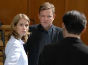 rbb Fernsehen TATORT: BLINDER GLAUBE, am Donnerstag (09.05.13) um 22:00 Uhr. Die Ermittlungen in einem Mordfall an der Uni-Augenklinik führen die Kommissare Till Ritter (Dominic Raacke) und Felix Stark (Boris Aljinovic) auf die Spur eines streng geheimen, hochbrisanten Forschungsprojekts. Was wissen Dr. Nicolai (Justus von Dohnány, Mitte) und seine Verlobte Mareike Andresen (Judith Engel)?