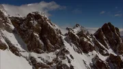 Snowboard-Artist Travis Rice und Freunde zeigen ihre Tricks und Stunts in atemberaubenden Bildern in Chile, Alaska und Kanada.