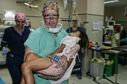 Seit 20 Jahren reist der plastische Chirurg Christopher Wachsmuth in seinem Jahresurlaub auf die Philippinen, um Kinder mit einer Lippen-Kiefer-Gaumenspalte zu operieren.