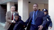 Nach einem Amoklauf in einer New Yorker Highschool verhaften die Detectives Briscoe (Jerry Orbach) und Green (Jesse L. Martin) einen ersten Verdächtigen, den Jungen Howard Earl (Albert King). Doch ist er der Täter?