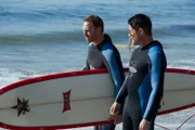 Fin Sherpard (Ian Ziering) besitzt eine Surfer-Bar am Strand von Long Beach.
