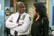 André Braugher (Ray Holt), Stephanie Beatriz (Rosa Diaz).