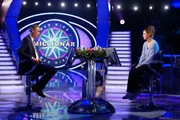 Achtung! Sperrfrist für alle Medien bis 09.12.2021, 23:30 Uhr! Moderator Günther Jauch mit Insa Peters aus Berlin