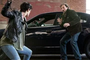 Was ist nur Theresa Rubel (Jacqueline Toboni) los? Als sie heftig auf Monroe (Silas Weir Mitchell) reagiert, ist ihm sofort klar, dass sie nur ein Grimm sein kann. Doch die junge Frau weiß nichts von ihrer Bestimmung.