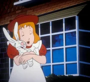 Alice und Benny Bunny sind erleichtert, dass der Nicht-Geburtstag der Herzkönigin vorbei ist. Dieses eigenartige Fest hat ihnen ganz und gar nicht gefallen.