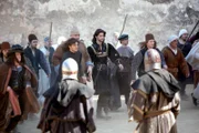 Cesare (Mark Ryder, Mitte) hat die Bevölkerung von Florenz gegen Savonarola aufgebracht.
