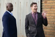 Ray Holt (Andre Braugher, l.), Jake Peralta (Andy Samberg)