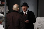 Raymond 'Red' Reddington (James Spader, r.)