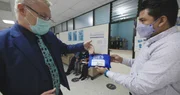Professor Haditsch (l.) beim Lokalaugenschein im Hospital San Juan de Dios