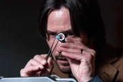 Lucas Hill (Keanu Reeves), ein nicht ganz lupenreiner Diamantenhändler, reist nach St. Petersburg, um dem mafiösen Oligarchen Boris Volkov einige seltene Edelsteine zu verkaufen. Doch dann verschwindet sein Partner und mit ihm die kostbare Ware...