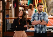 Brooke (Susannah Fielding, l.); Jack Gordon (Joel McHale, r.)