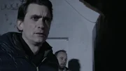 Andreas (Florian Günther) und Max (Christopher Stoiber, hinten) auf der Suche nach der weißen Frau bei der Hubertuskapelle.