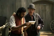 Emery Staines (Himesh Patel, l.); Francis Carver (Marton Csokas, r.)