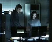 Ben (Alex Roe, l.); Ryn (Eline Powell, r.)