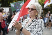 Die Unternehmerin Amba auf einer Corona-Demo in Wien.