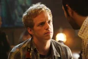 Als Jimmy (Chris Geere) einfach keine gute Geschichte für eine neue NCIS Folge einfallen will, beginnt er, sein ganzes Dasein als Autor in Frage zu stellen ...