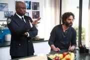 Ray Holt (Andre Braugher, l.), Adrian Pimento (Jason Mantzoukas)