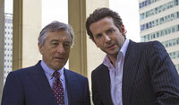 Welche Macht können Carl Van Loon ( Robert De Niro, l.) und Eddie Morra (Bradley Cooper, r.) dank der Pille NZT-48 erlangen?