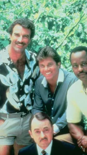 V.l.: Magnum (Tom Selleck), Higgins (John Hillerman), Orville 'Rick' Wright (Larry Manetti), T.C. (Roger E. Mosley)