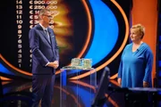 Achtung! Sperrfrist für alle Medien bis Do., 06.01.2022, 23:59 Uhr! Moderator Günther Jauch mit Anja Beyer aus Lampertheim