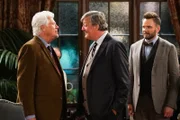 (v.l.n.r.) Mather (Barry Bostwick); Roland (Stephen Fry); Jack Gordon (Joel McHale)