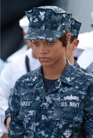 Noch ahnt Petty Officer Raikes (Rihanna) nicht, was es mit dem ungewöhnlichen Gebilde mitten im Meer auf sich hat ...