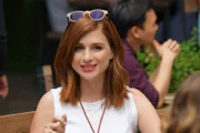 Gretchen (Aya Cash) ist ganz besessen davon, die neue geheime Bar zu finden und auch Jimmy findet immer mehr Gefallen an der Schnitzeljagd - schließlich ist er der Einzige, der die Hinwiese überhaupt versteht ...