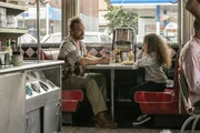 Nick Sax (Christopher Meloni, l.); Hailey Hansen (Bryce Lorenzo, r.)
