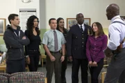 V.l.: Jake Peralta (Andy Samberg), Rosa Diaz (Stephanie Beatriz), Charles Boyle (Joe Lo Truglio), Amy Santiago (Melissa Fumero), Captain Ray Holt (Andre Braugher), Gina Linetti (Chelsea Peretti), Terry Jeffords (Terry Crews)